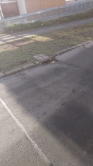 Foto: Straße mit Gully abgesenkt 